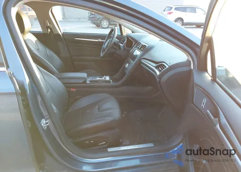 2018 Ford Fusion Energi Titanium z USA, uszkodzony, nr VIN 3FA6P0SU7JR123260